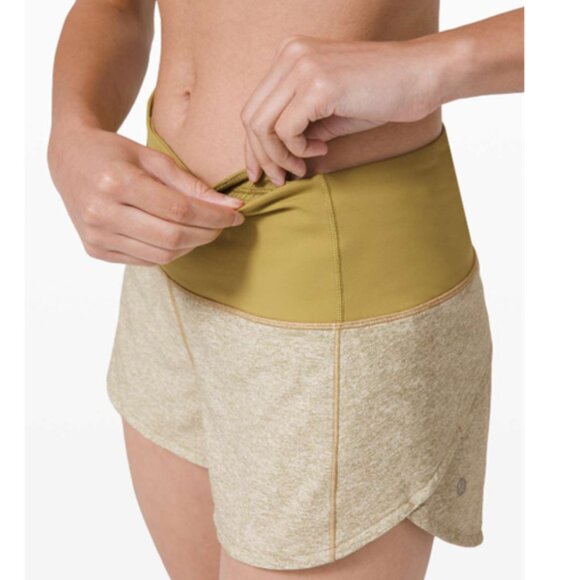 LIKE NEW! Lululemon Speed Up Short High-Rise 2.5" - Picture 5 of 16